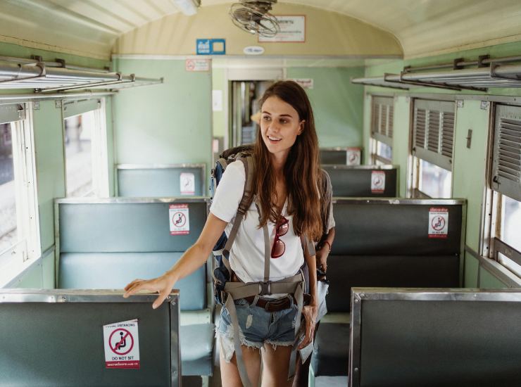 Viaggiatrice in treno 