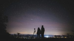 Guardare il cielo stellato