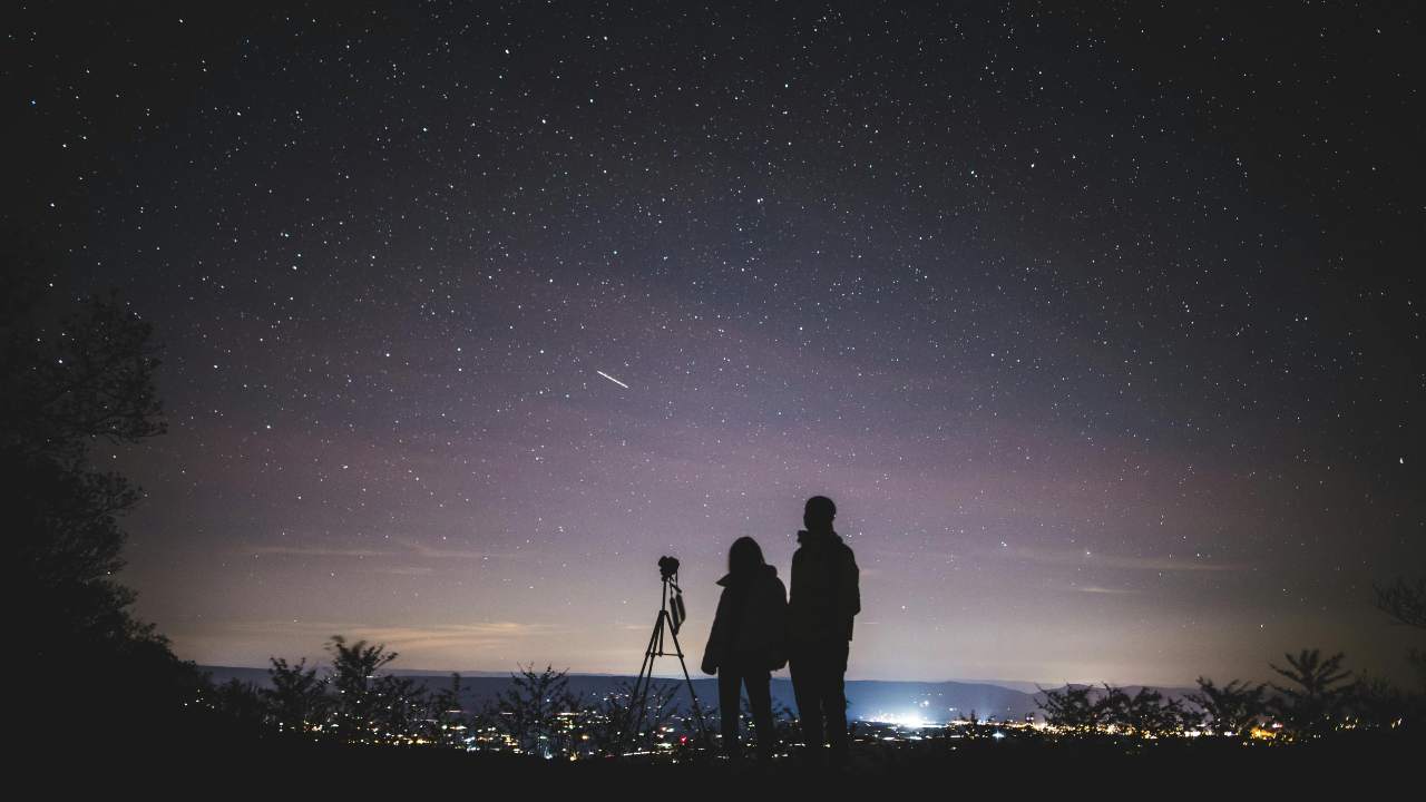 Guardare il cielo stellato 