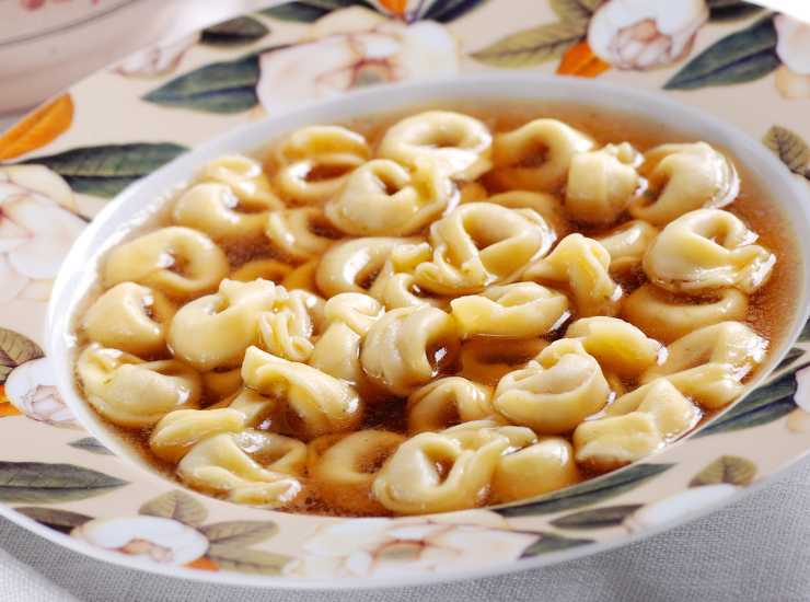 tortellini in brodo - t-vision.it