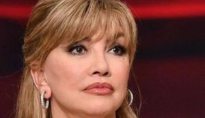 Milly Carlucci in TV primo piano