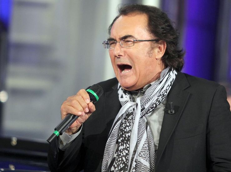 Al Bano Carrisi si esibisce con un suo brano