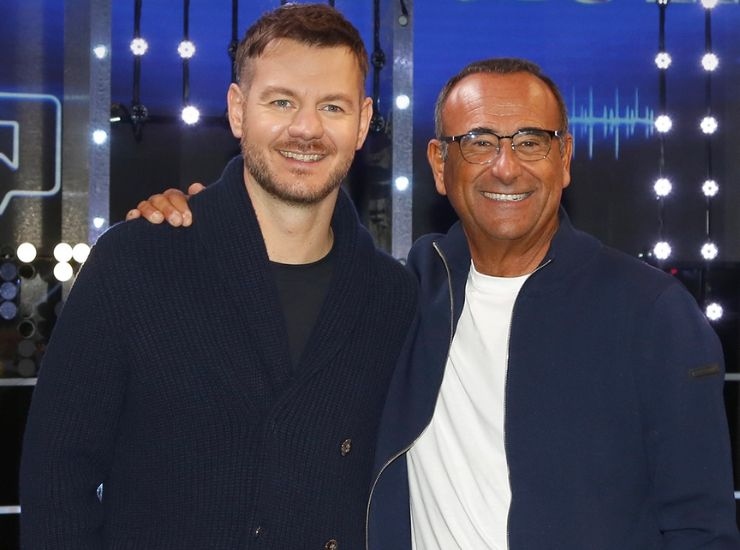 Carlo Conti e Alessandro Cattelan sorridenti